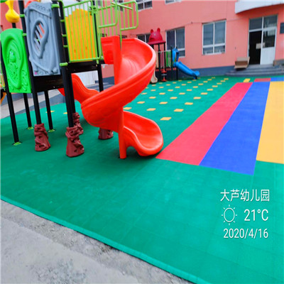 通州悬浮拼装地板与塑胶地板有什么区别